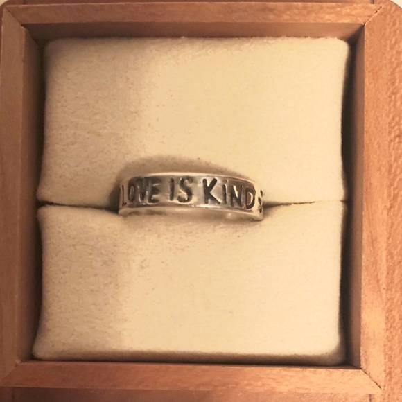 James Avery Retired Love Is Kind Love Is Patient Ring Size 7.5 - Picture 2 of 8